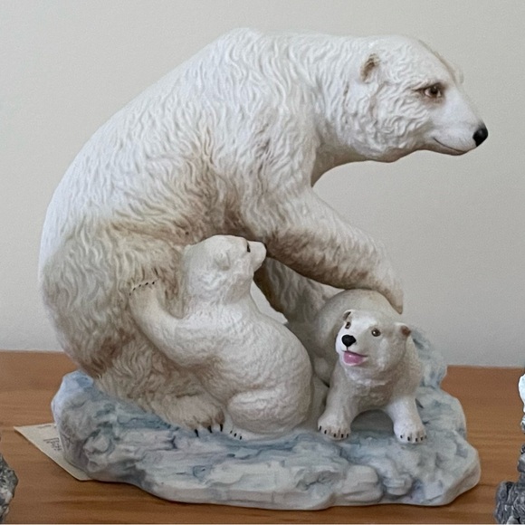 Vintage 1970s John Aynsley Polar Bear Porcelain Figure - Picture 3 of 5
